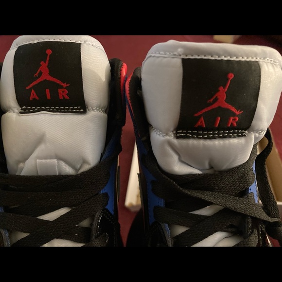 NWOT Air Jordan 1 Retro Black, Green, Red - Picture 4 of 6